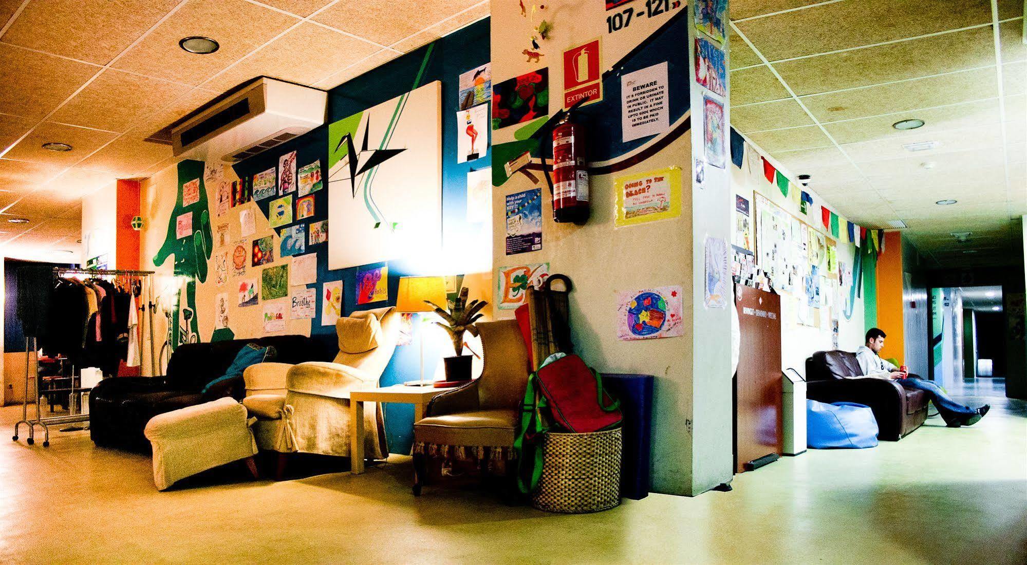 Be Dream Hostel Badalona Exterior foto